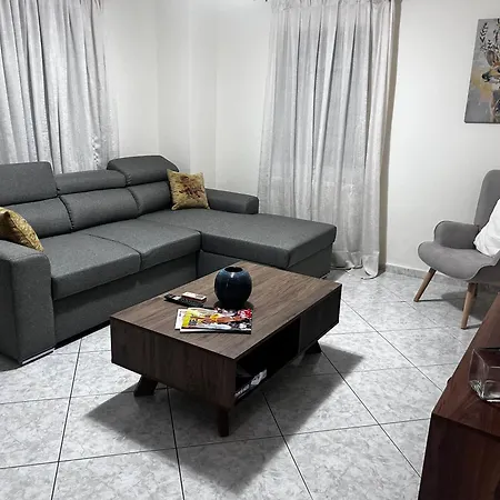 Elia Apartment *