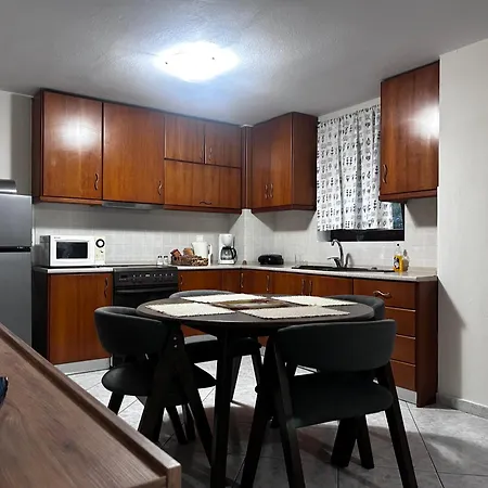 Elia Apartment *